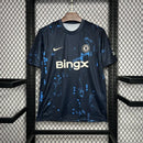 Camisa Chelsea Pré-jogo 24/25 Azul e Preta